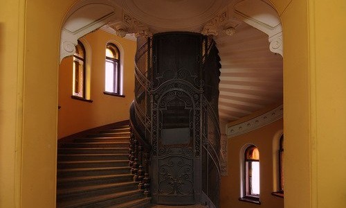 Старинные лифты Петербурга, действующие в наше время