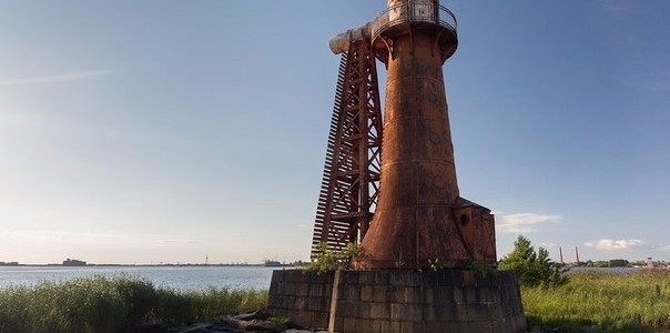Нижний Николаевский створный маяк в Кронштадте Нижний Николаевский створный маяк в Кронштадте