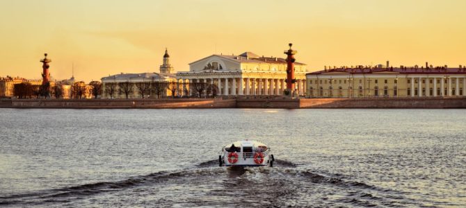 Откуда и куда отправляются экскурсионные теплоходы?