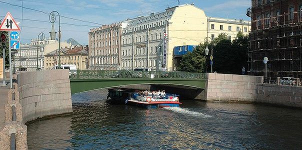 Белые квадраты и ромбы на мостах Белые квадраты и ромбы на мостах