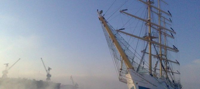 Шикарный парусник «Мир» пришвартовался в Санкт-Петербурге
